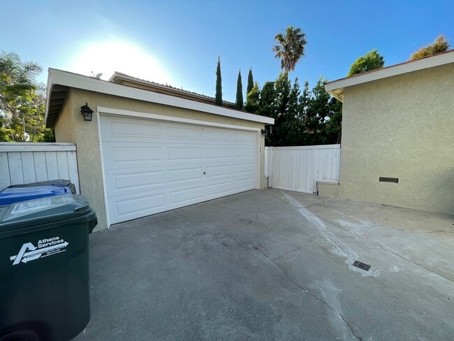 Building Photo - 1607 Phelan Ln
