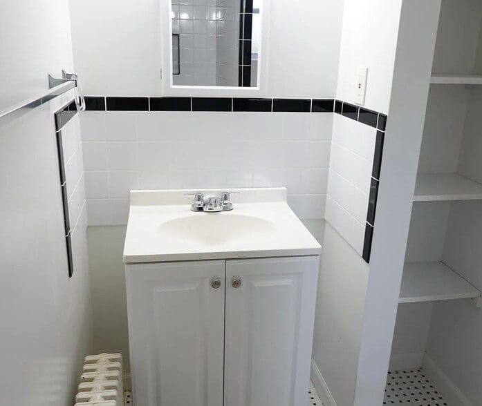 Building Photo - 910 Kennebec Ave