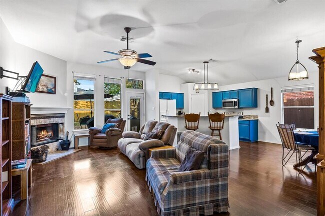 Building Photo - 1055 Port Sullivan Dr