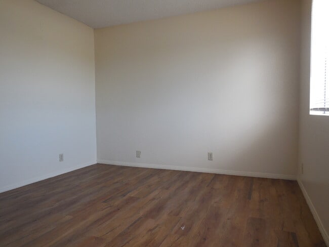 Building Photo - 839 Gaviota Ave