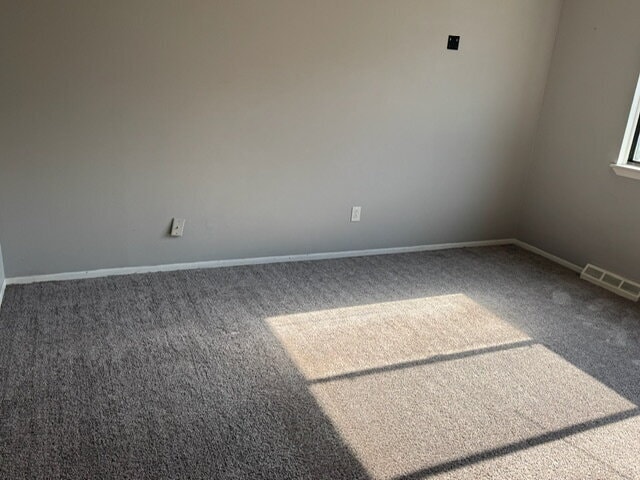 Building Photo - "Charming 2-Bed Multiplex in Davenport wit...