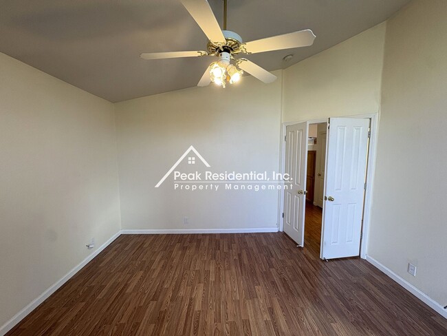 Building Photo - Charming 3bd/2ba Elk Grove Home With 2 Car Garage!