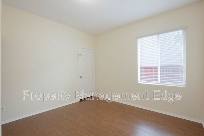 Building Photo - 32905 Northshire Cir