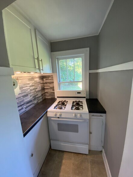 Building Photo - 377 Parkside Dr