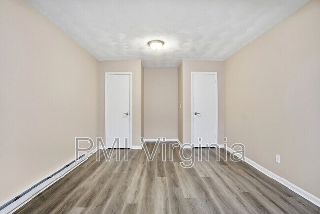 Building Photo - 1109 Hillside Ave