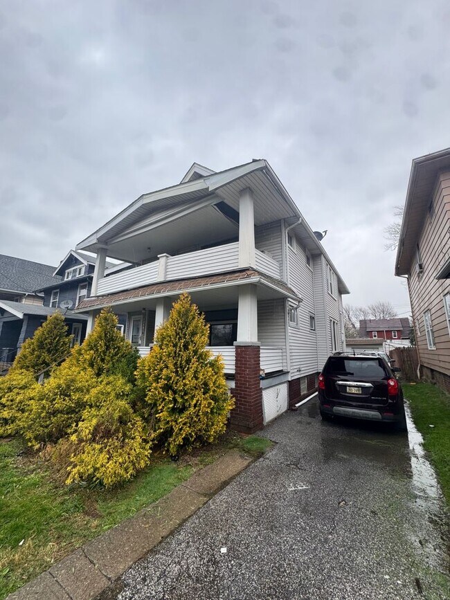 Building Photo - 2217 W 105th St