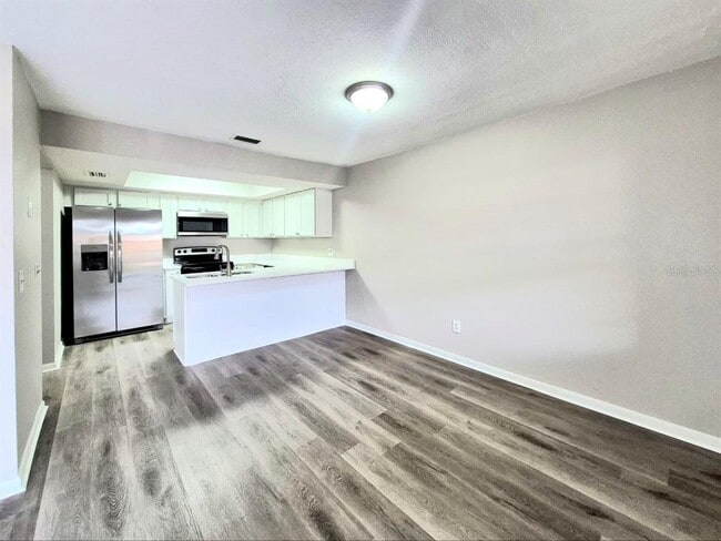 Building Photo - 3141 Bloomingdale Villas Ct