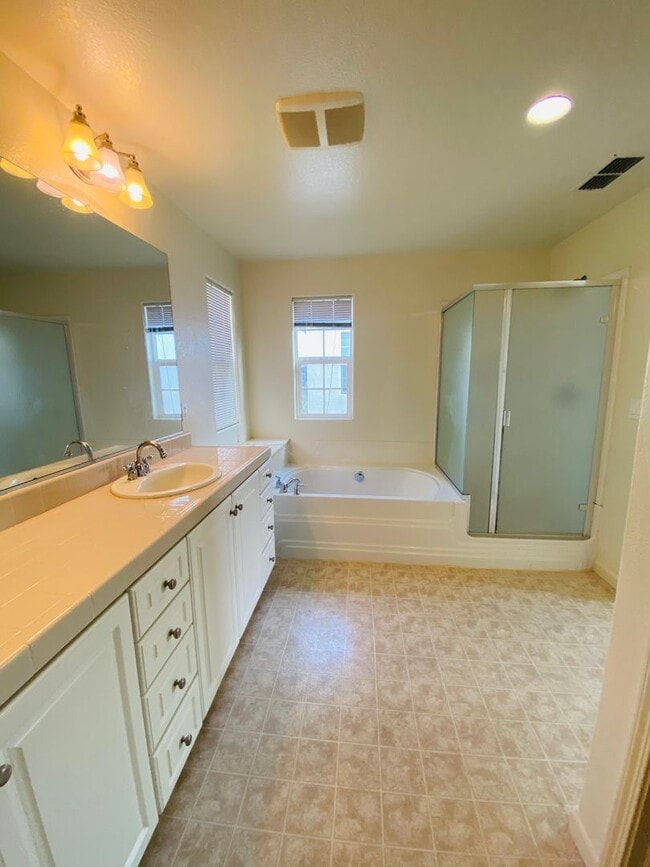 Building Photo - Westlake Winner... Walk to Parks & Schools 3 Bedroom 2.5 Baths