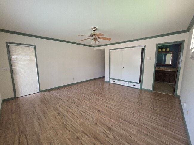 Building Photo - REDUCED!!!