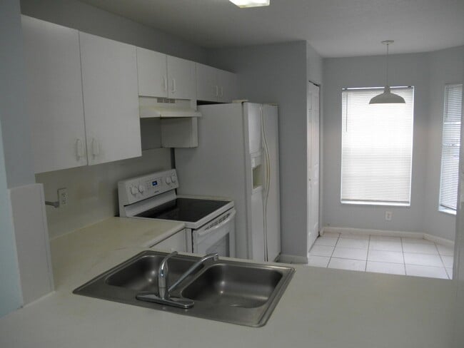 Building Photo - Summit Lake