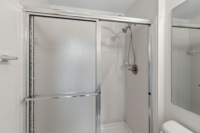 Building Photo - 323 Skyview Ct