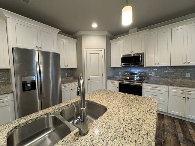 Building Photo - 2369 Belmont Dr