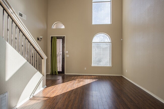 Building Photo - Beautiful 4-Bedroom Home with Custom Backy...