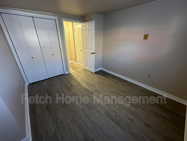 Building Photo - 25 Conestoga St