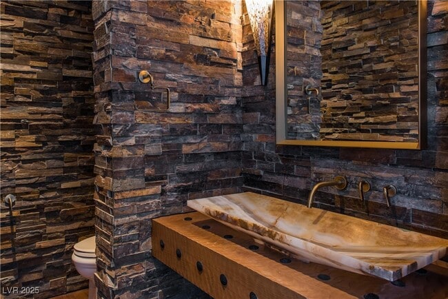 Building Photo - 5 Promontory Pointe Ln