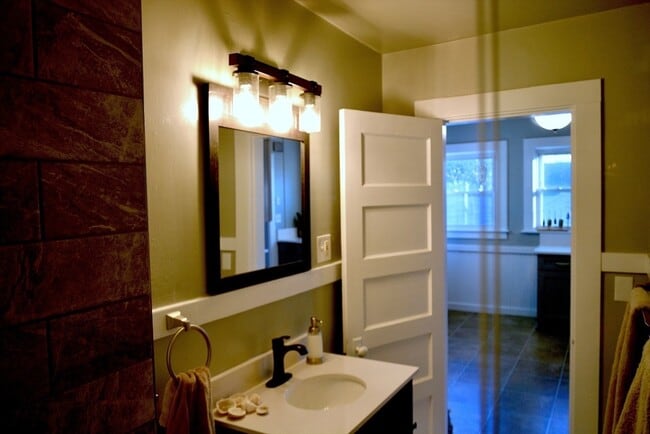 Building Photo - 27 Emmons St