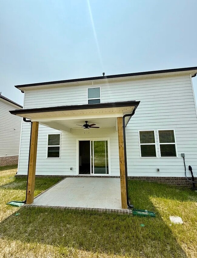 Building Photo - 168 E Millbrook Dr