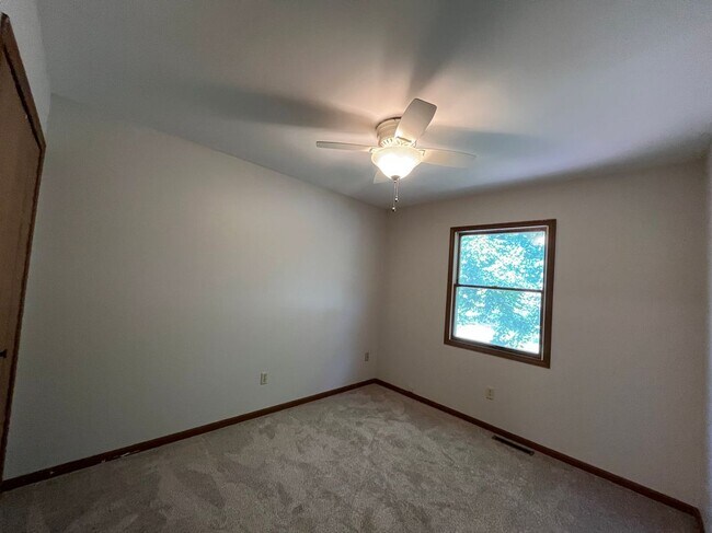 Building Photo - 852 Burr Oak Dr