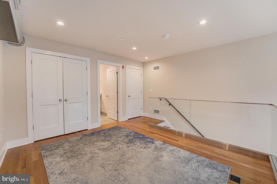 Building Photo - 1821 Carpenter St