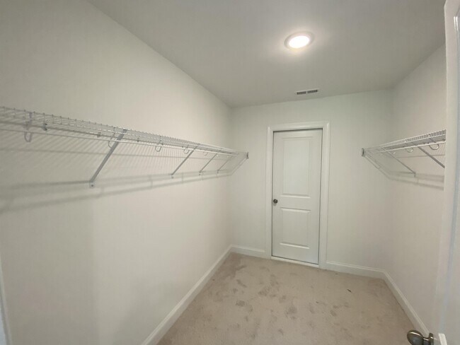 Building Photo - 339 Old Grove Ln