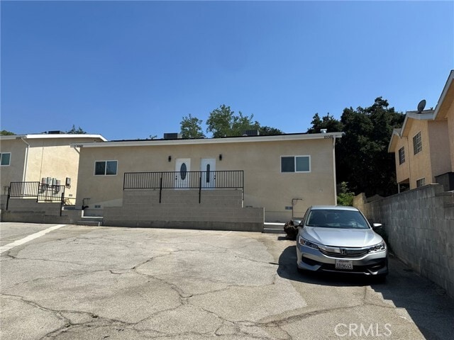 Building Photo - 10052 Pinewood Ave