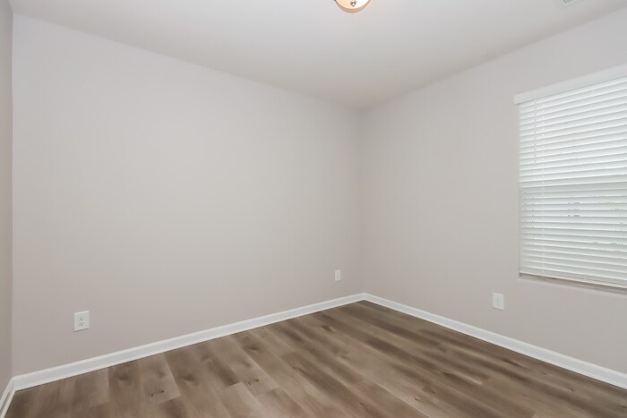 Building Photo - 4008 Everest Dr