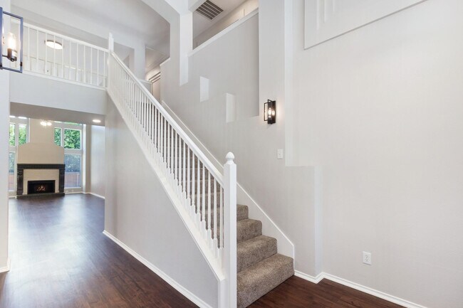 Building Photo - 4729 Woodhaven Ln