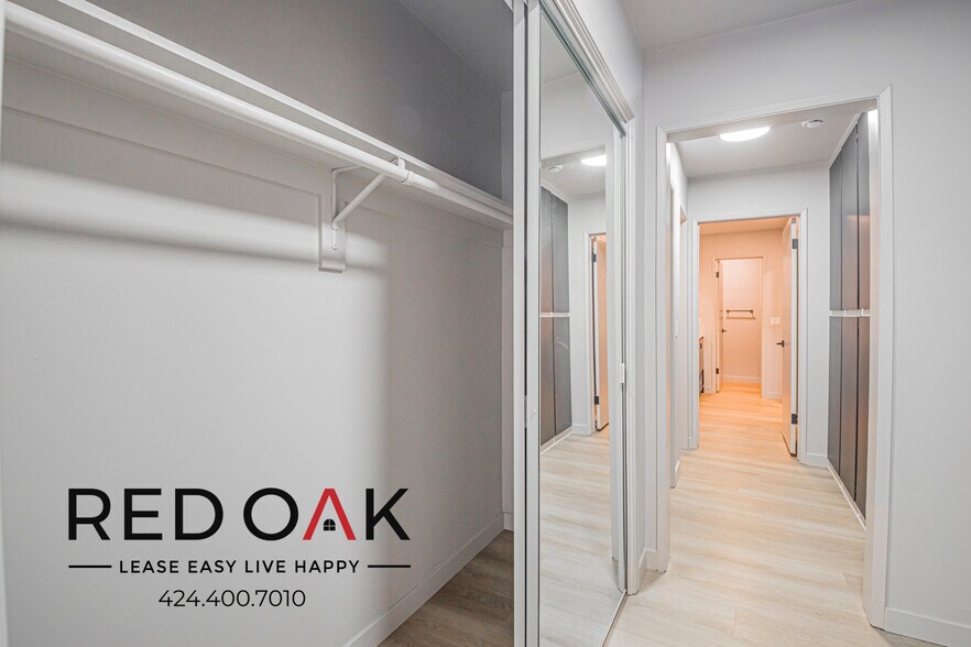 Building Photo - 426 S Venice Blvd