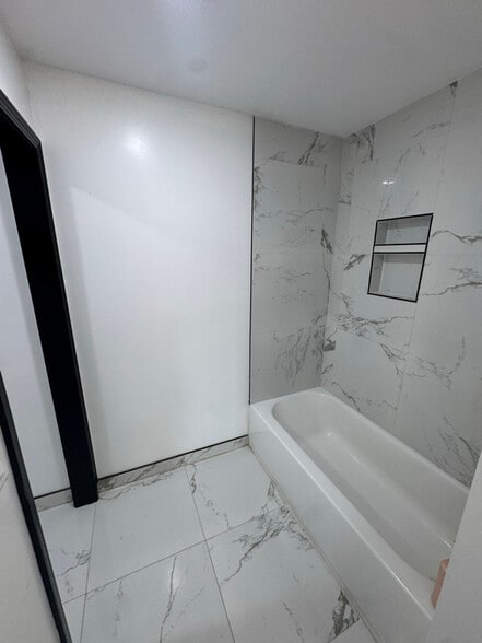 Building Photo - 1015 Glezen St