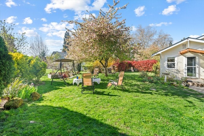 Building Photo - 840 N Farragut St