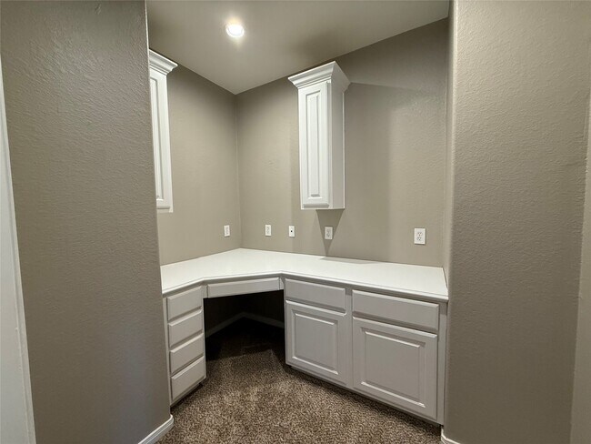 Building Photo - 3517 Oak Landing