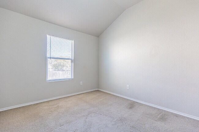 Building Photo - 9802 Vandenberg Way