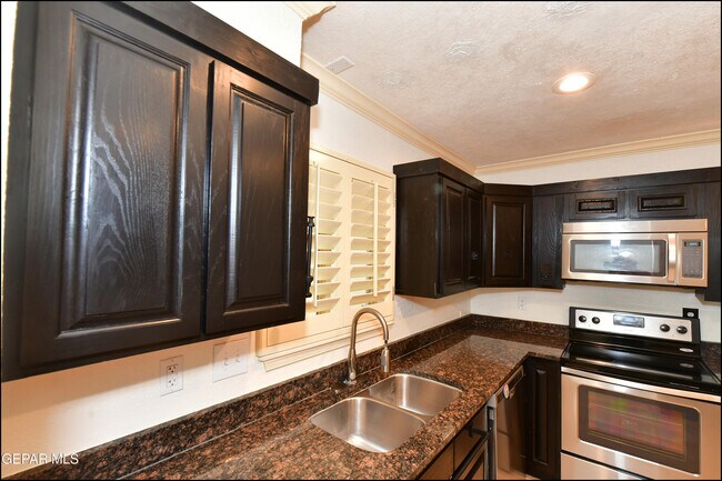 Building Photo - 4433 N Stanton St