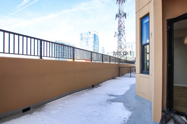 Building Photo - 1464 S Michigan Ave