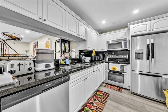 Building Photo - 8550 SW 149th Ave