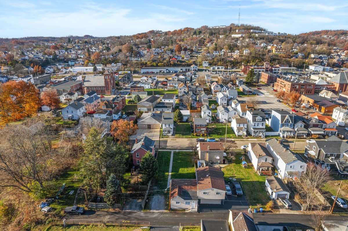 Building Photo - 423 2nd Ave