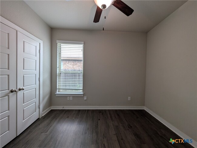 Building Photo - 506 Creekside Frst