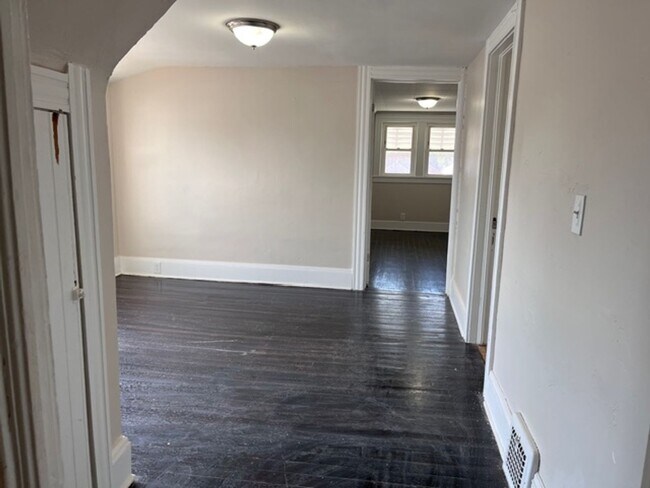 Building Photo - 4 Bed - 1.5 Bath - Single Family Home in Lorain