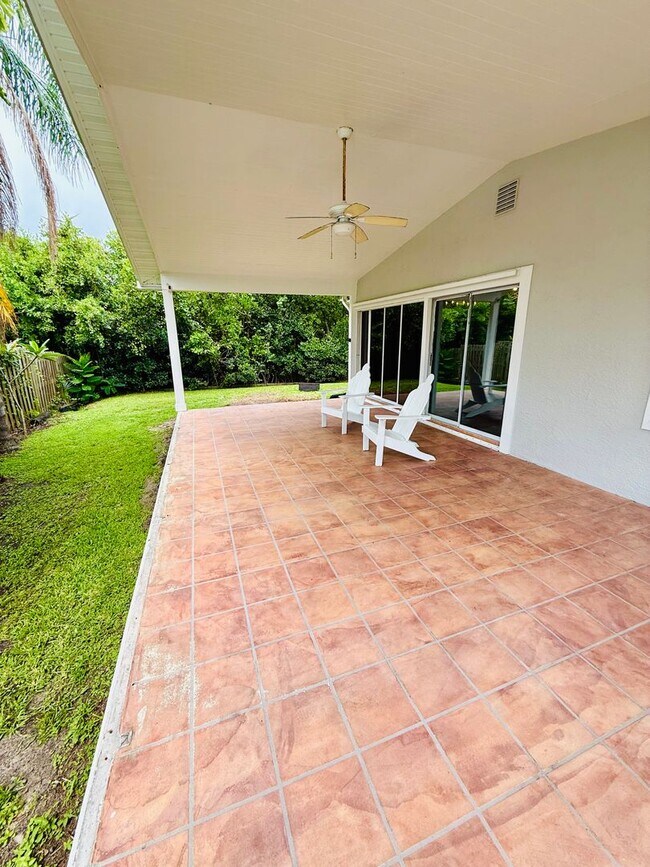 Building Photo - Boater's Dream: 4/2.5/3CG home in exclusiv...