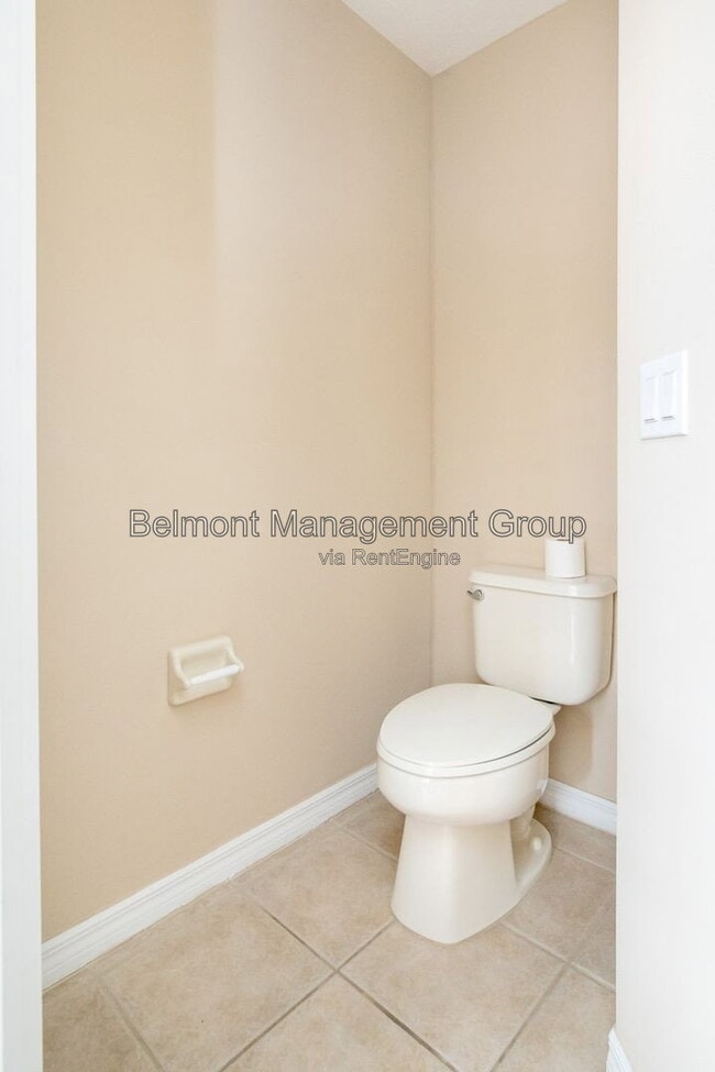 Building Photo - 9426 Silver Buttonwood St