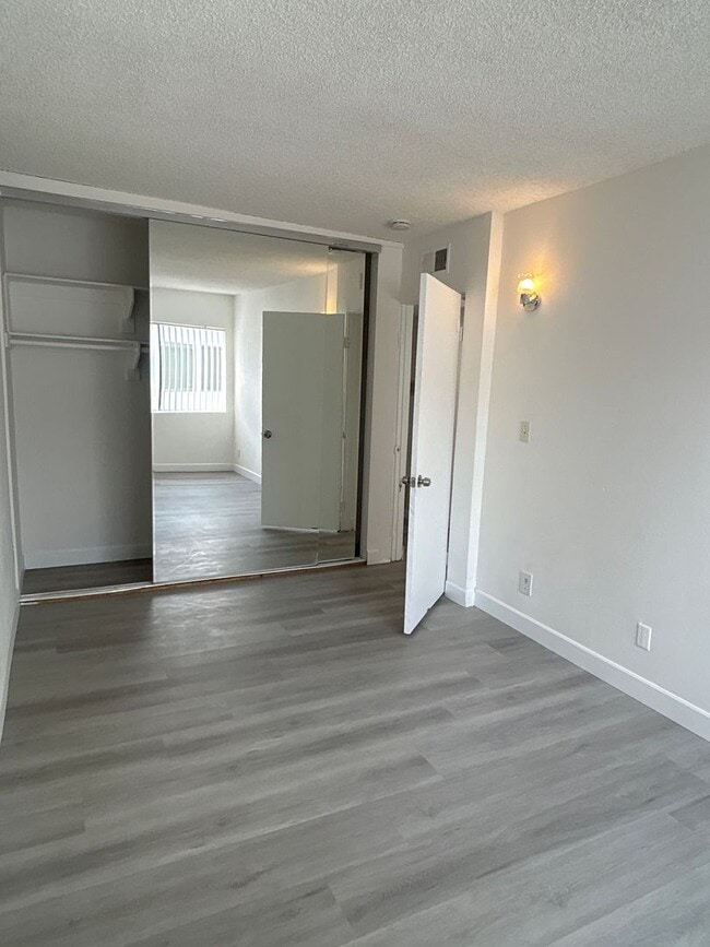 Building Photo - 3 Bedroom Condo for rent in the most desirable Alhambra Area Walking to Alhambra HS