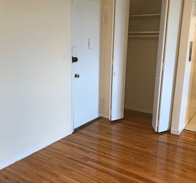 Building Photo - "Charming 1-Bed Gem in The Bronx – Your Perfect Urban Retreat!"