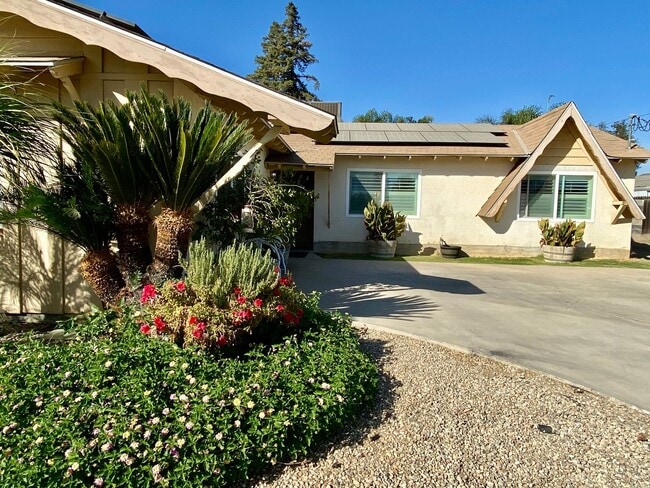 Building Photo - Spacious 4-Bed, 2-Bath Country Home with Pool, Spa, and More! MOVE IN SPECIAL