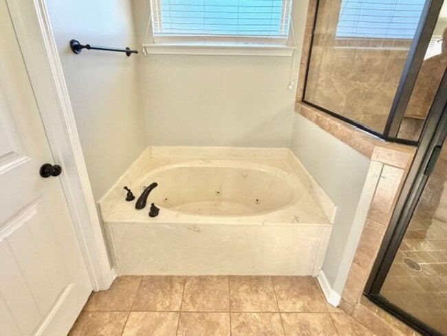 Building Photo - Now Leasing a 4 Bedroom2 Bath home in Olive Branch, MS