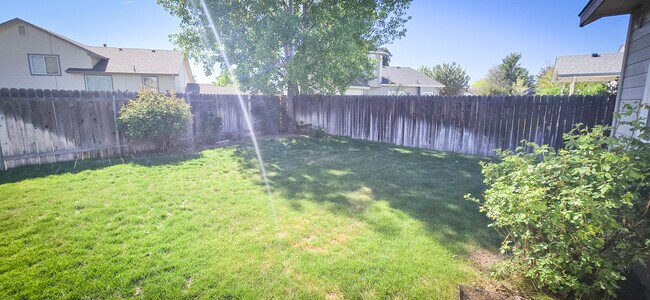 Building Photo - 5875 S Hollyhock Way