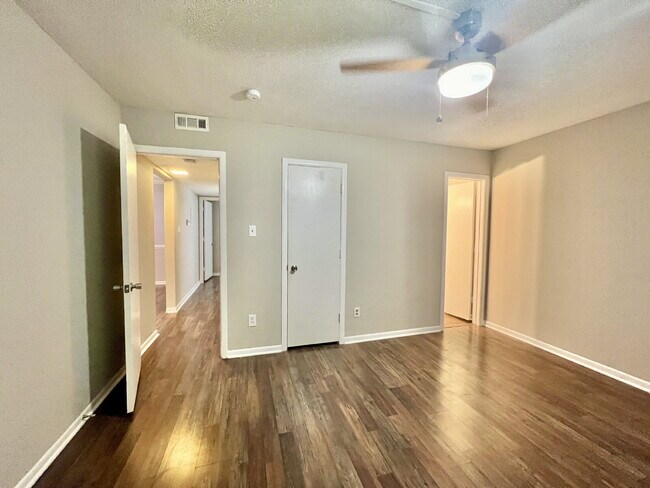 Building Photo - CONDO MINUTES FROM SouthParK!