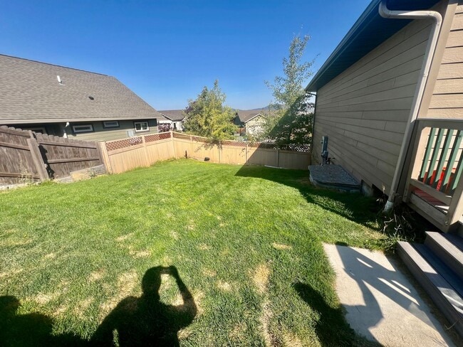 Building Photo - Dog Friendly 3 Bed 2 Bath Single Family Home with Fully Fenced Yard in Great Neighborhood!