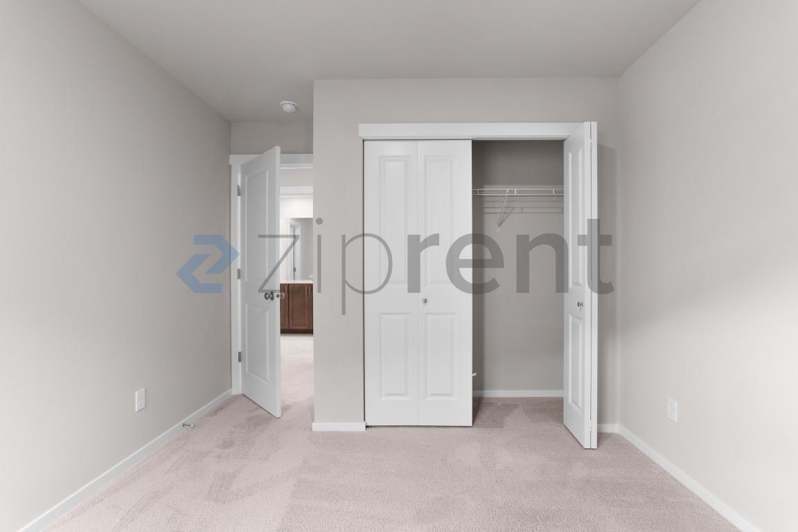 Building Photo - Unit