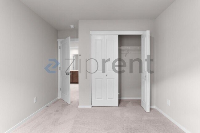Building Photo - Unit