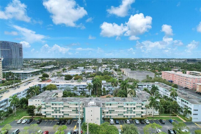 Building Photo - 1333 E Hallandale Beach Blvd